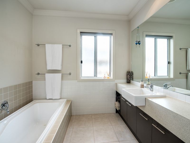 8 Pescott Close, Burwood VIC 3125