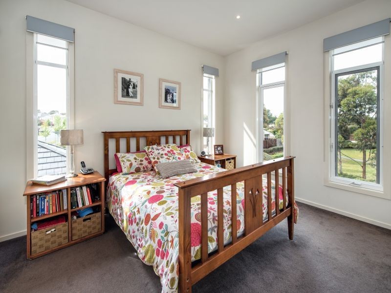 8 Pescott Close, Burwood VIC 3125