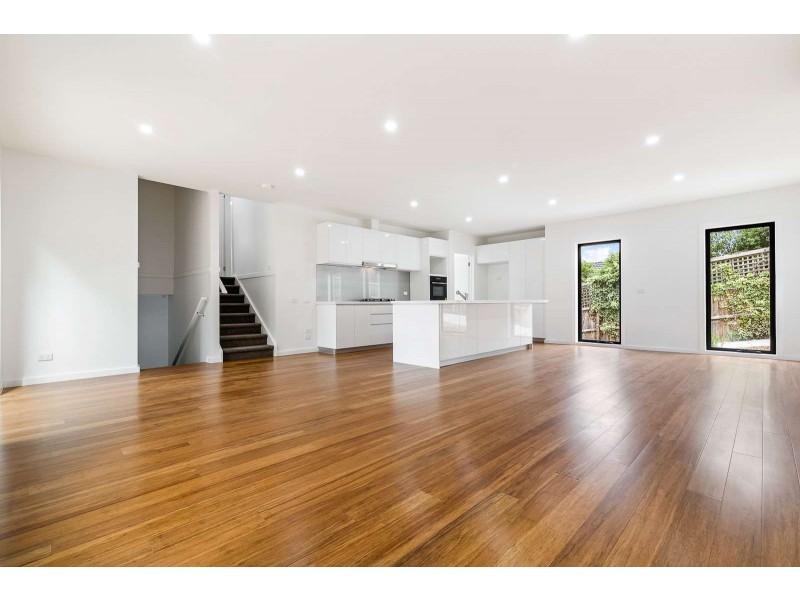 2/28 Heatherdale Road, Mitcham VIC 3132