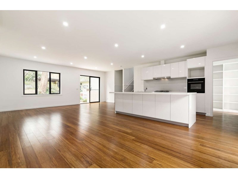 2/28 Heatherdale Road, Mitcham VIC 3132