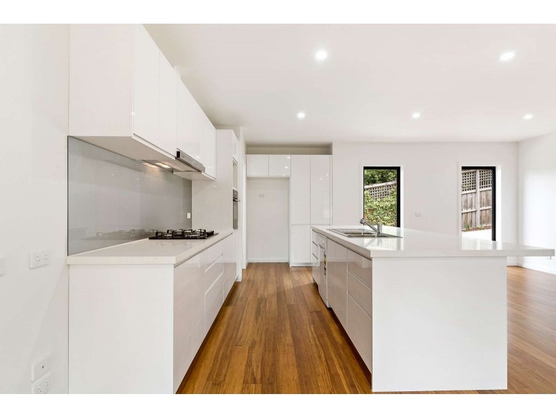 2/28 Heatherdale Road, Mitcham VIC 3132