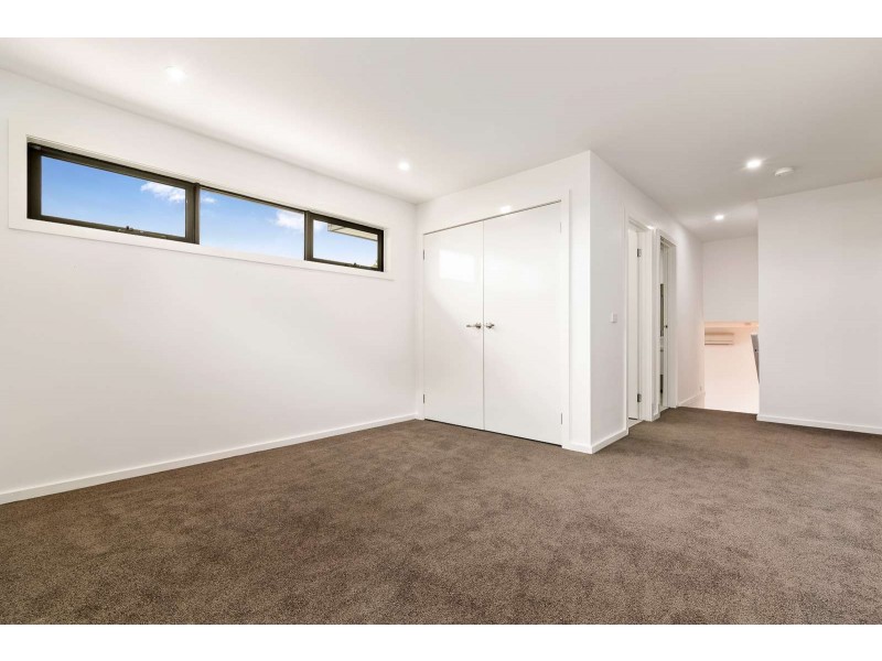 2/28 Heatherdale Road, Mitcham VIC 3132