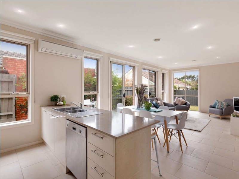 2 McGowans Lane, Burwood VIC 3125