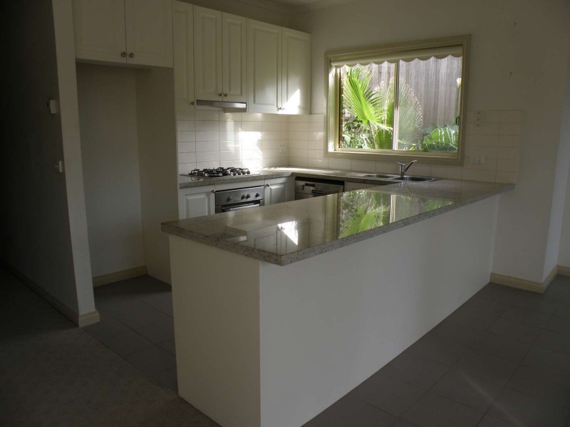 2/11 Mitchell Road, Mont Albert North VIC 3129