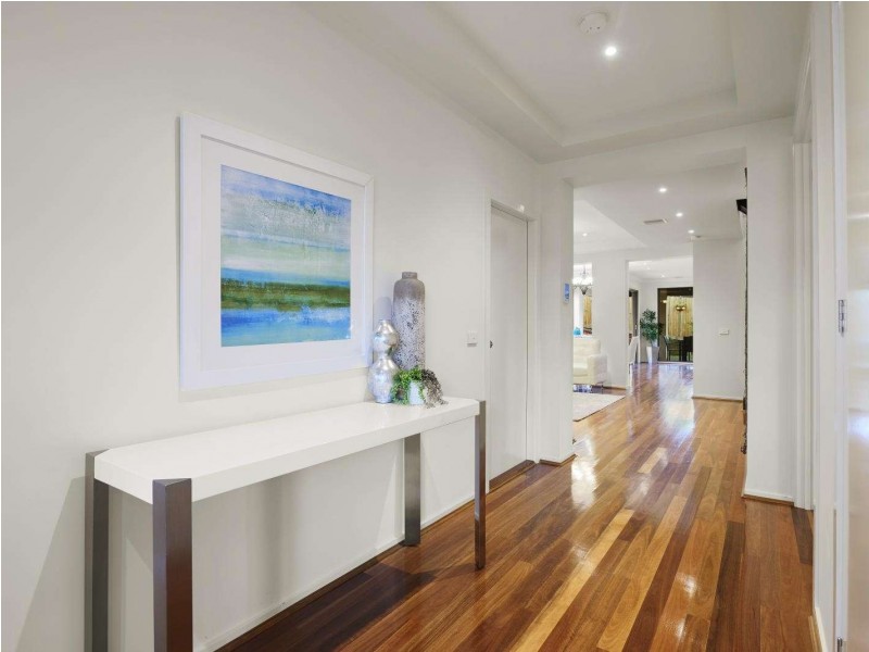 35 Cherry Orchard Rise, Box Hill North VIC 3129