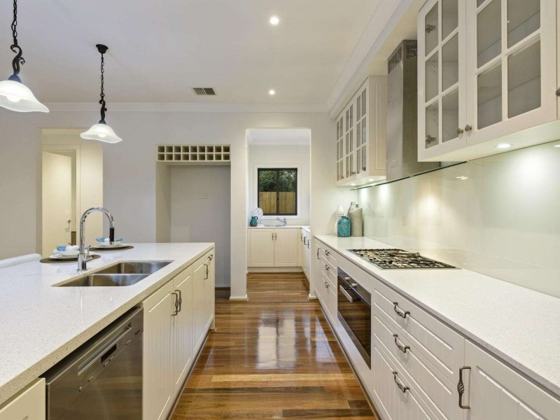 35 Cherry Orchard Rise, Box Hill North VIC 3129