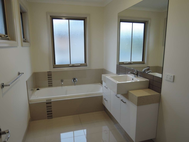 2/17 Johnston Street, Burwood VIC 3125