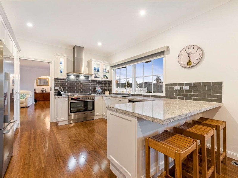 32 Carroll Avenue, Croydon VIC 3136