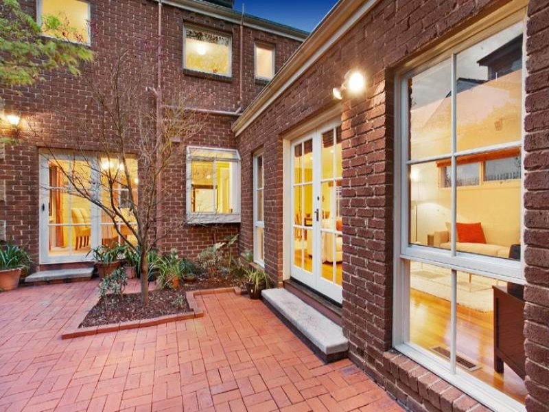 7 Kinsale Crescent, Mont Albert North VIC 3129