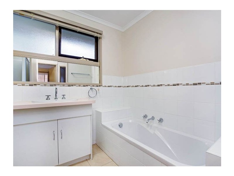 3/4 The Crescent, Ferntree Gully VIC 3156