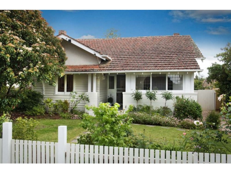 7 Kingsley Crescent, Mont Albert VIC 3127