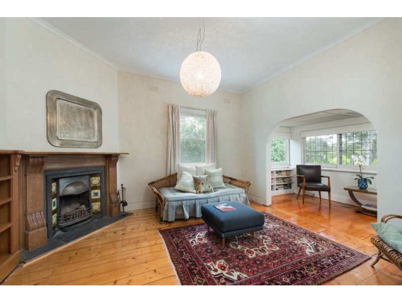 7 Kingsley Crescent, Mont Albert VIC 3127