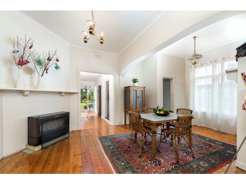 7 Kingsley Crescent, Mont Albert VIC 3127