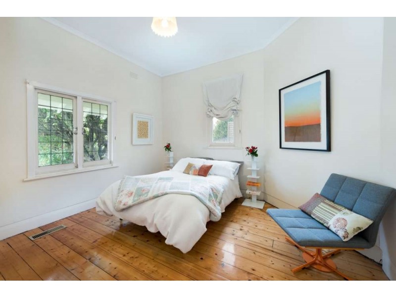 7 Kingsley Crescent, Mont Albert VIC 3127