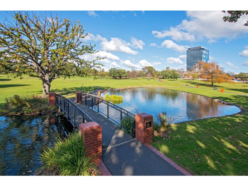 15 Kintore Crescent, Box Hill VIC 3128