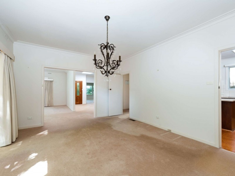 27 Rostrevor Parade, Mont Albert North VIC 3129