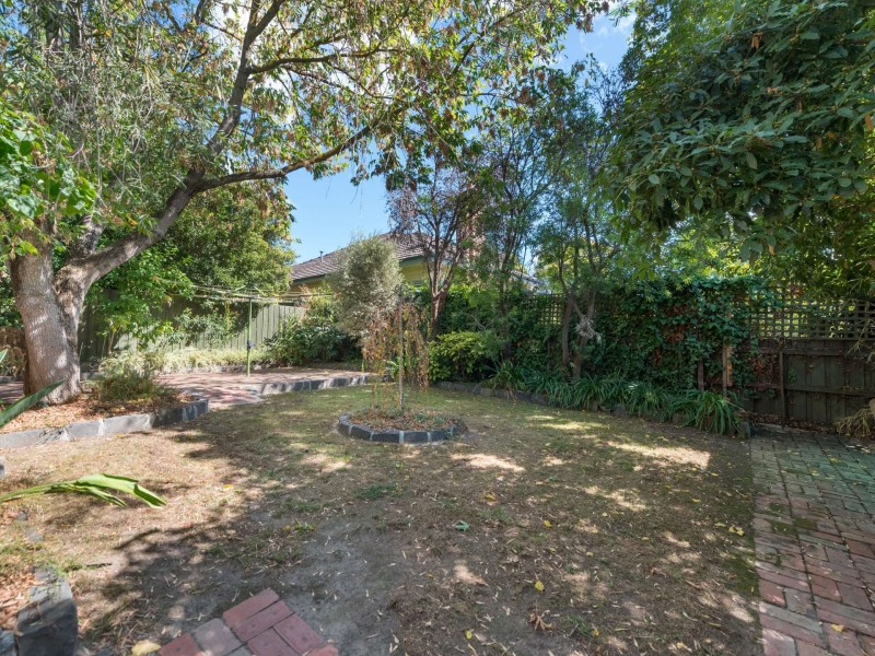 27 Rostrevor Parade, Mont Albert North VIC 3129