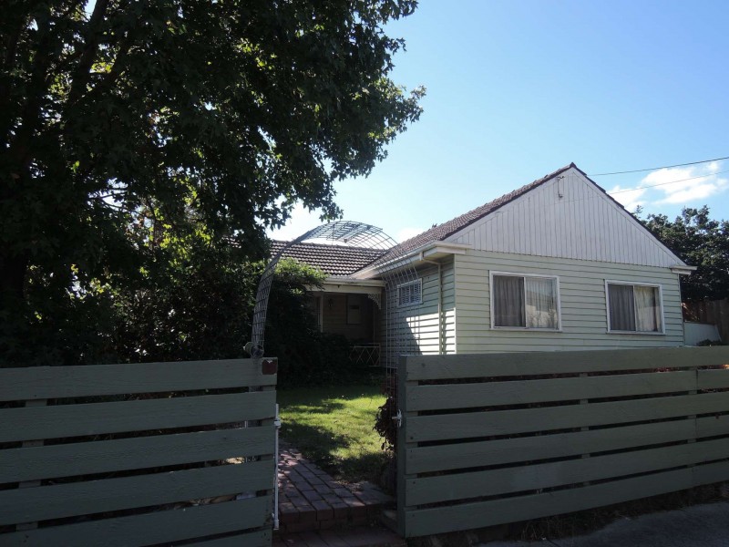 32 Roberts Avenue, Box Hill South VIC 3128