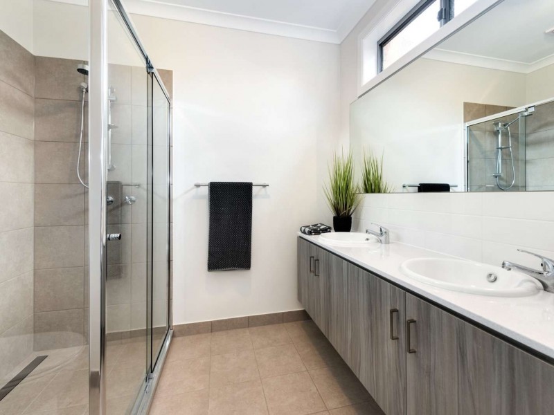 33 Charlton Street, Blackburn North VIC 3130