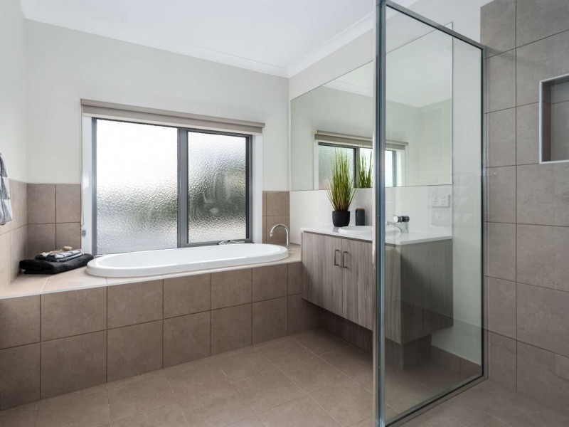 33 Charlton Street, Blackburn North VIC 3130