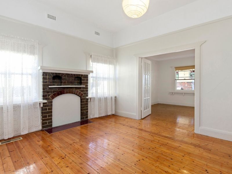 10 Hannaslea Street, Box Hill VIC 3128