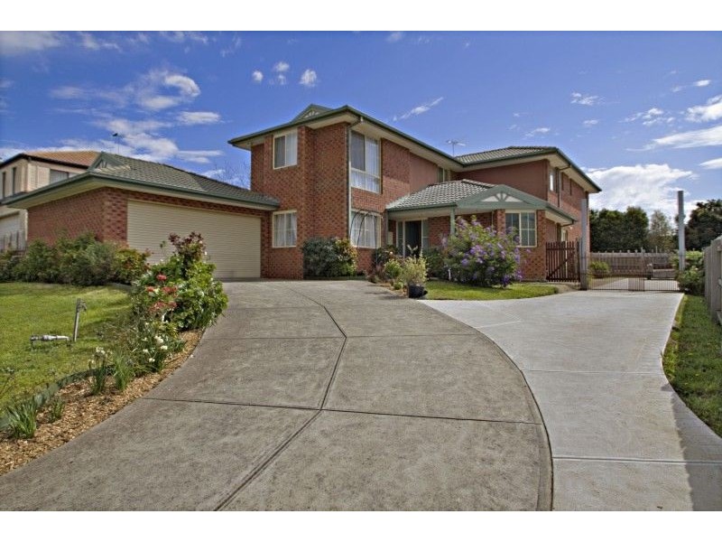 8 Mitchell Court, Berwick VIC 3806