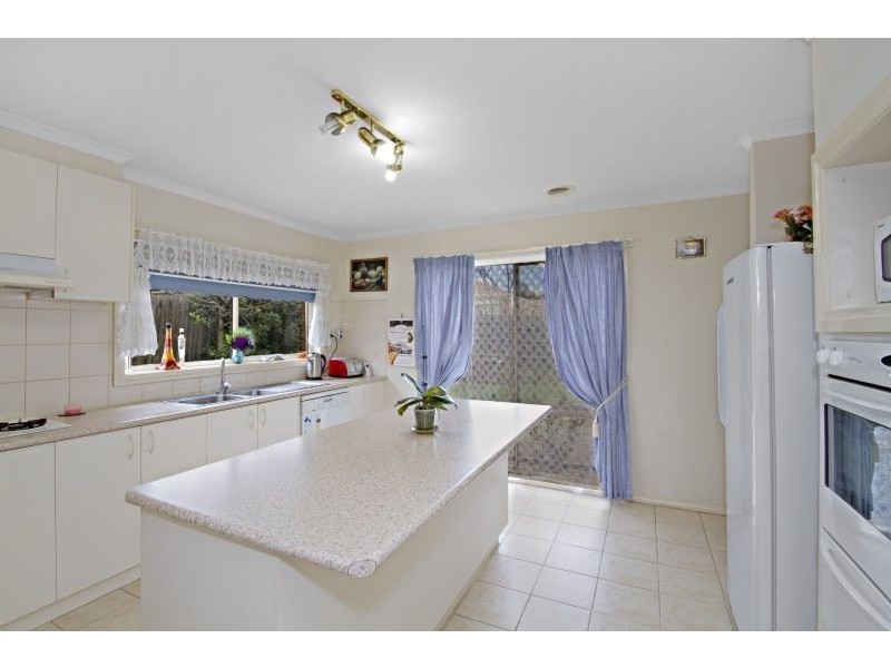 8 Mitchell Court, Berwick VIC 3806