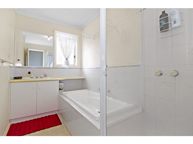 8 Mitchell Court, Berwick VIC 3806