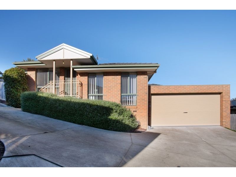 Unit 2/79 Strathavan Drive, Berwick VIC 3806