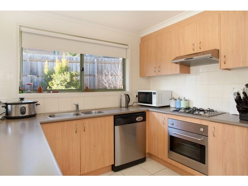 Unit 2/79 Strathavan Drive, Berwick VIC 3806