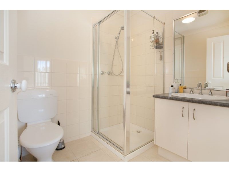 Unit 2/79 Strathavan Drive, Berwick VIC 3806