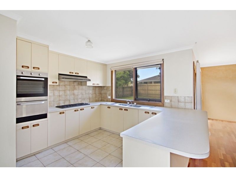 8 Shawnee Court, Narre Warren VIC 3805