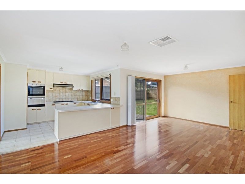 8 Shawnee Court, Narre Warren VIC 3805