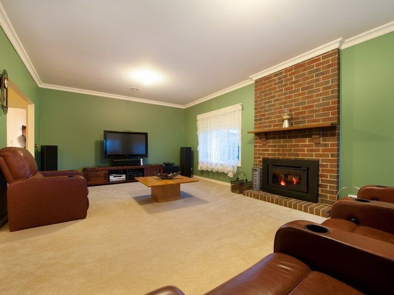 8 Spoonbill Street, Berwick VIC 3806