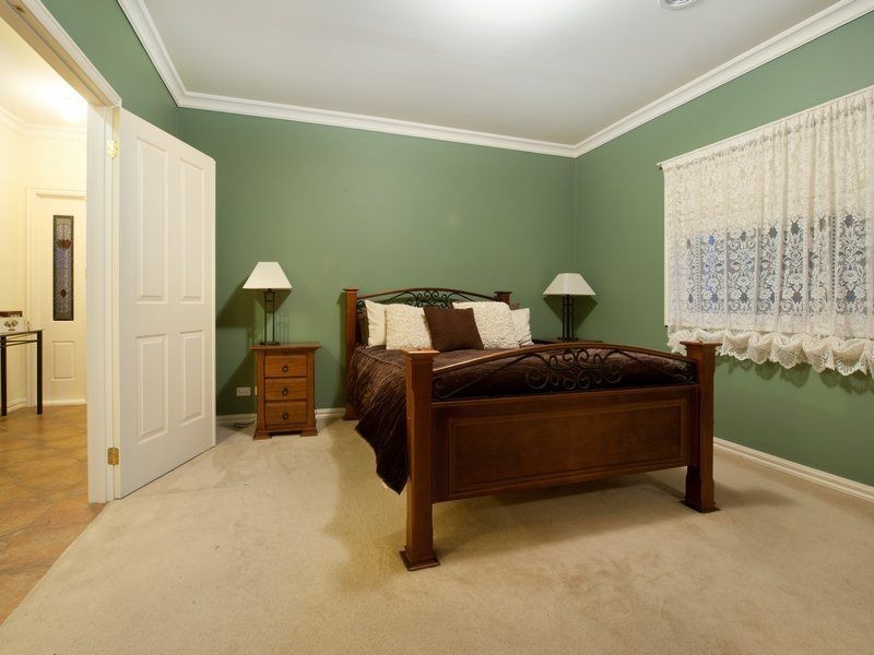 8 Spoonbill Street, Berwick VIC 3806