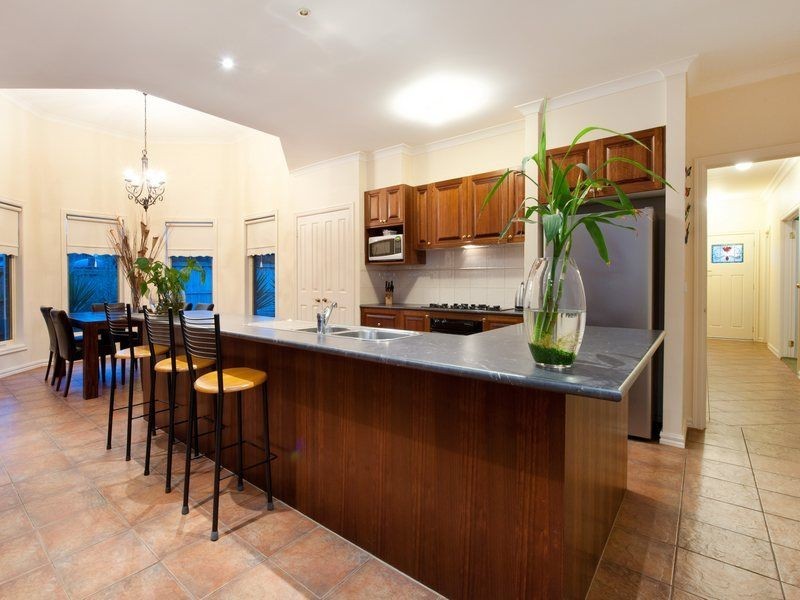 8 Spoonbill Street, Berwick VIC 3806