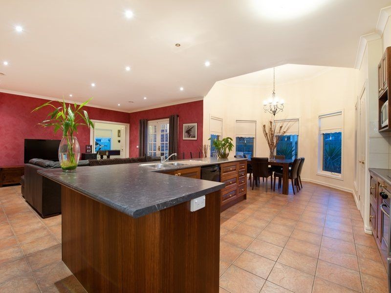 8 Spoonbill Street, Berwick VIC 3806