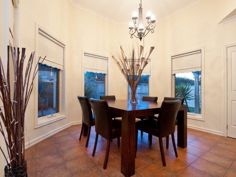 8 Spoonbill Street, Berwick VIC 3806