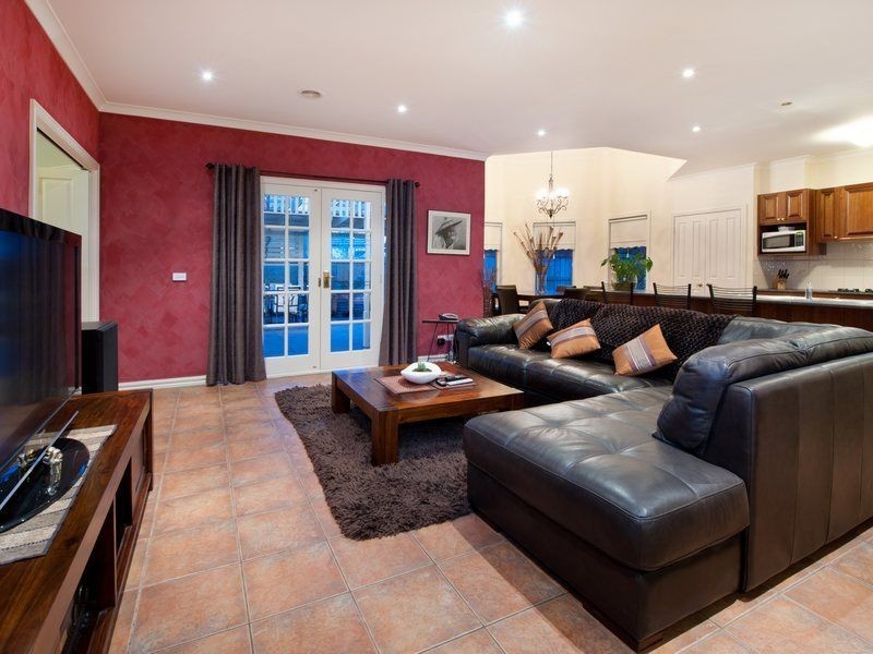 8 Spoonbill Street, Berwick VIC 3806