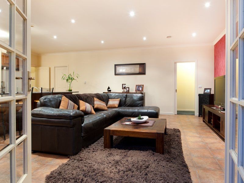 8 Spoonbill Street, Berwick VIC 3806