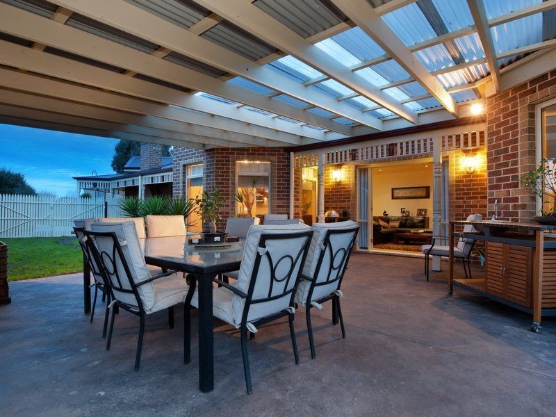 8 Spoonbill Street, Berwick VIC 3806