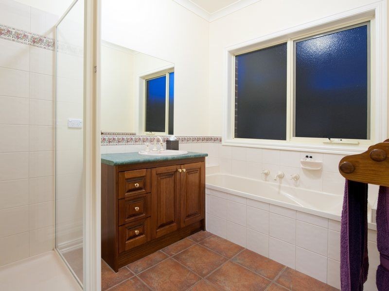 8 Spoonbill Street, Berwick VIC 3806