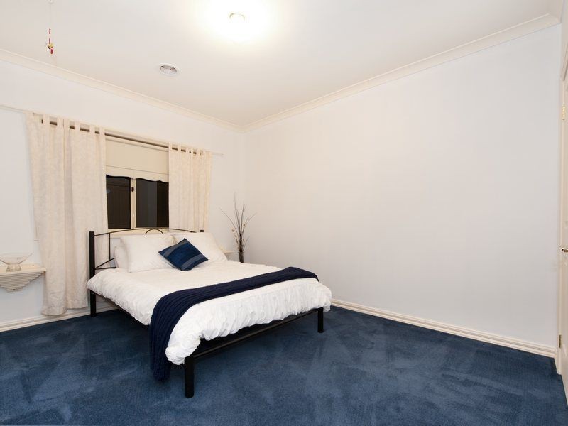 8 Spoonbill Street, Berwick VIC 3806