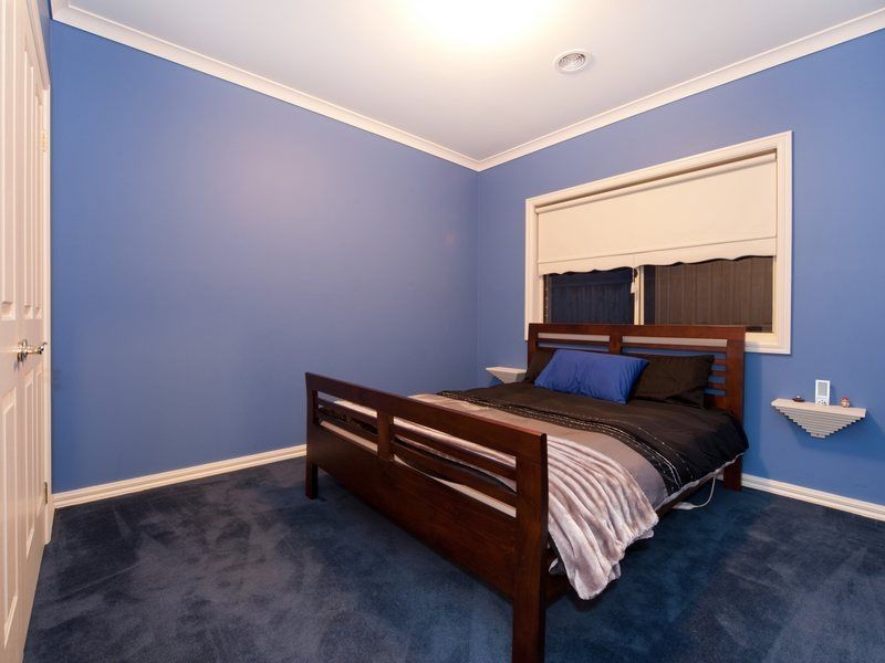 8 Spoonbill Street, Berwick VIC 3806