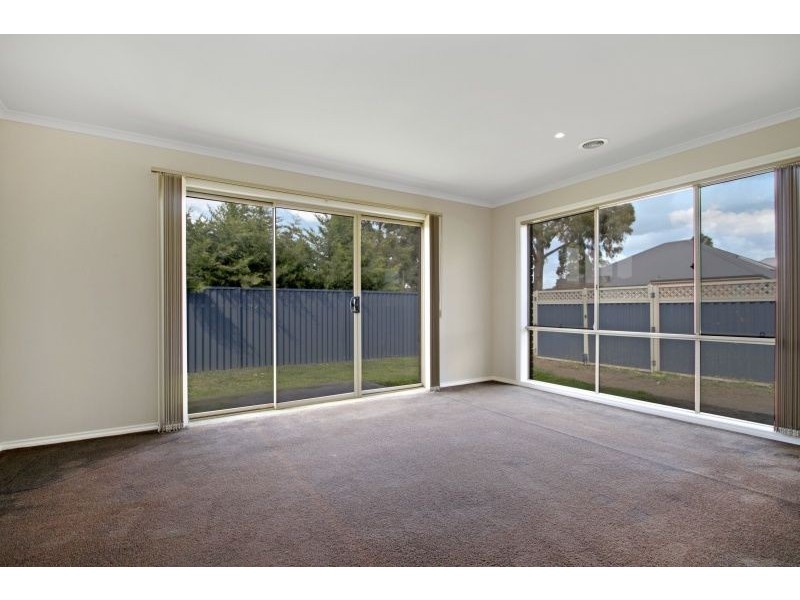 64 Shearwater Drive, Pakenham VIC 3810