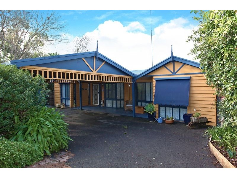 16 McNabb Street, Berwick VIC 3806