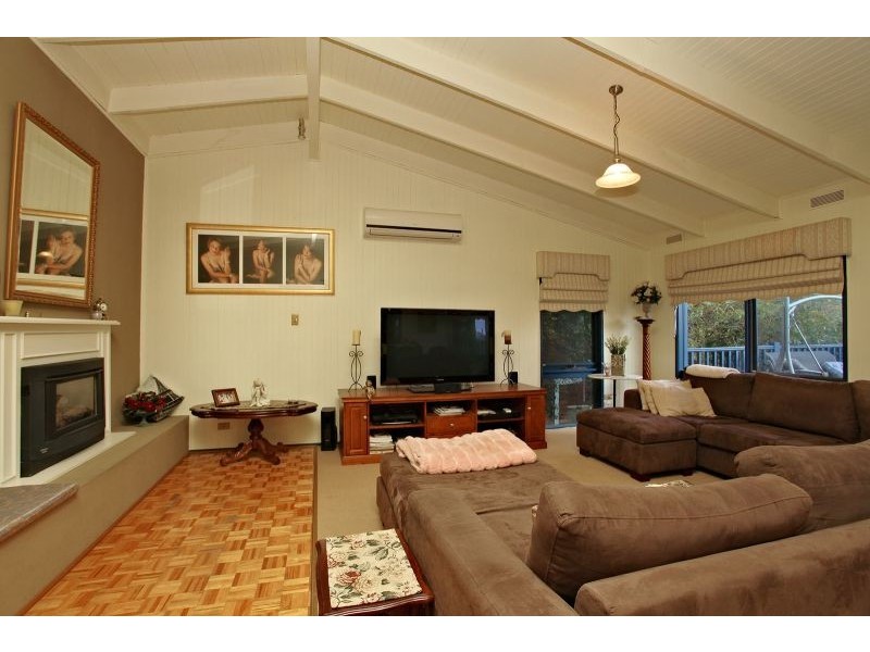 16 McNabb Street, Berwick VIC 3806