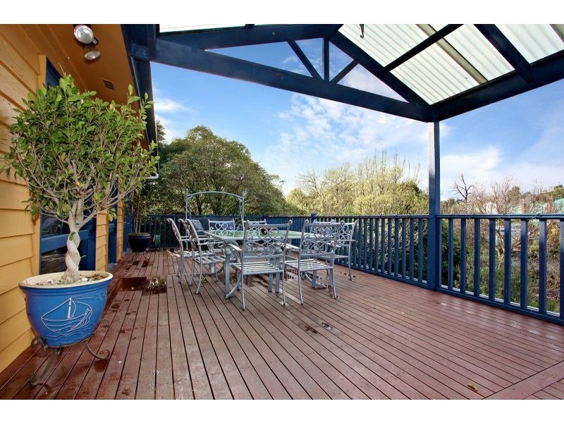 16 McNabb Street, Berwick VIC 3806
