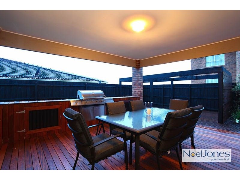 2 Ware Place, Berwick VIC 3806