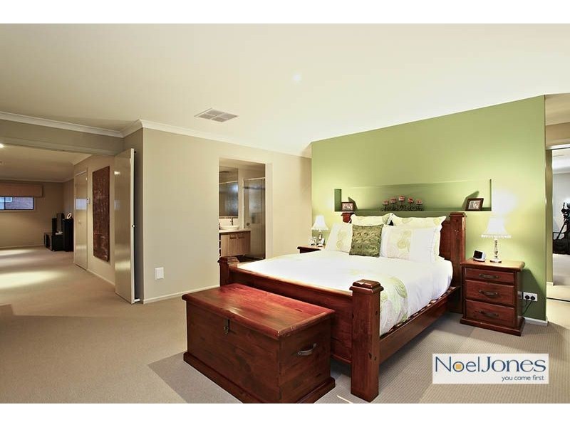 2 Ware Place, Berwick VIC 3806